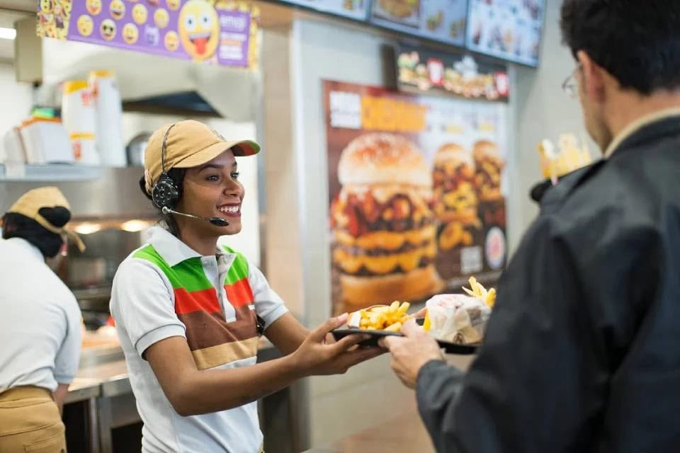 Jovem Aprendiz burguer king trabalhador